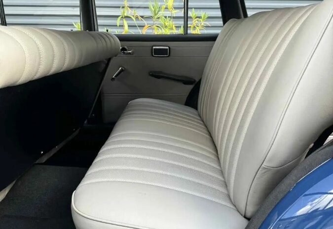 Mercedes-Benz 190-230 (W110) 200D Universal full