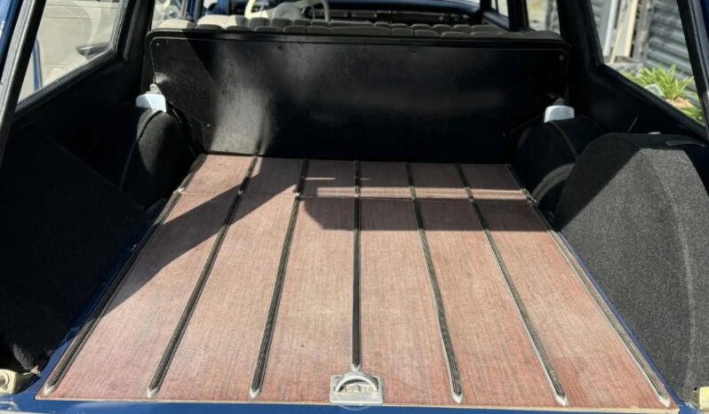 Mercedes-Benz 190-230 (W110) 200D Universal full