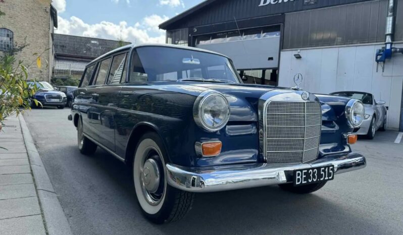 Mercedes-Benz 190-230 (W110) 200D Universal full