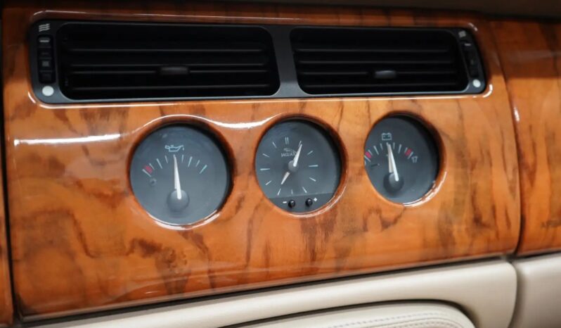 Jaguar XK8 Convertible aut. full