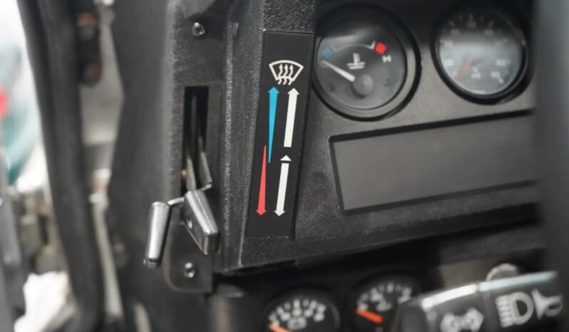 Land Rover Defender 90 TD5 Hard Top full