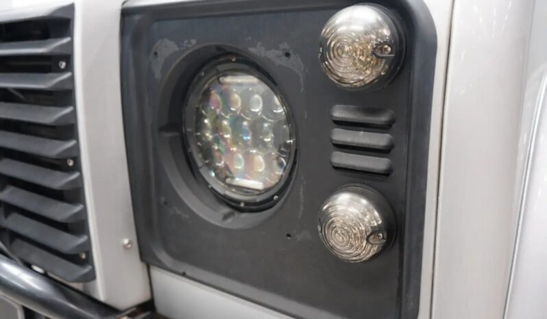 Land Rover Defender 90 TD5 Hard Top full