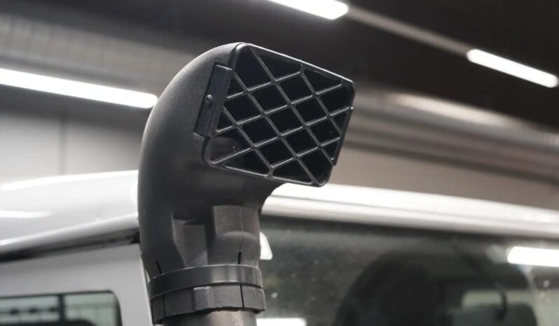 Land Rover Defender 90 TD5 Hard Top full