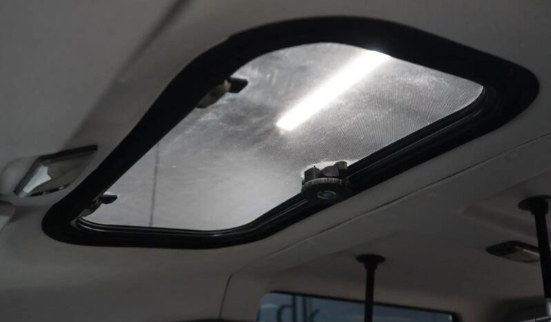 Land Rover Defender 90 TD5 Hard Top full