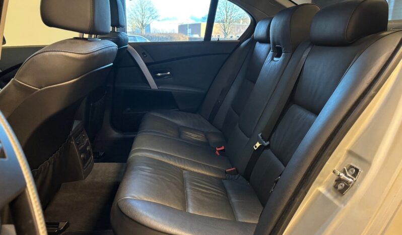 BMW 5-serie E60 550i 4,8 Steptr. 4d full