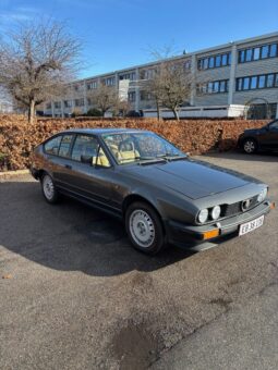 Alfa Romeo GTV 2,0 full