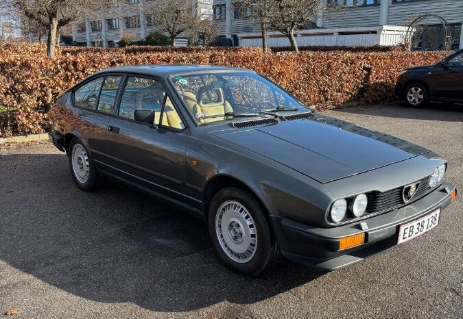 Alfa Romeo GTV 2,0 full