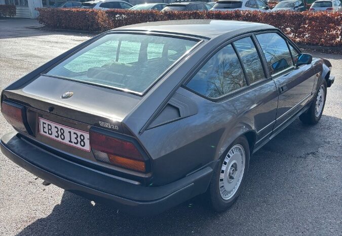 Alfa Romeo GTV 2,0 full