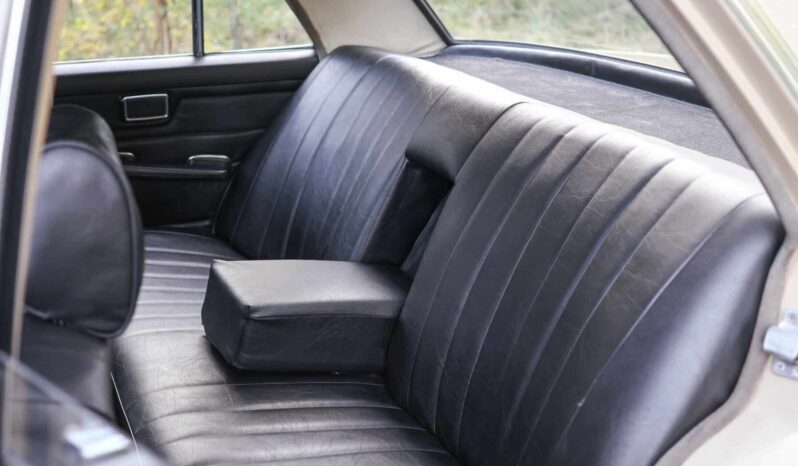 Mercedes-Benz 200-230 (W115) 200 /8 full