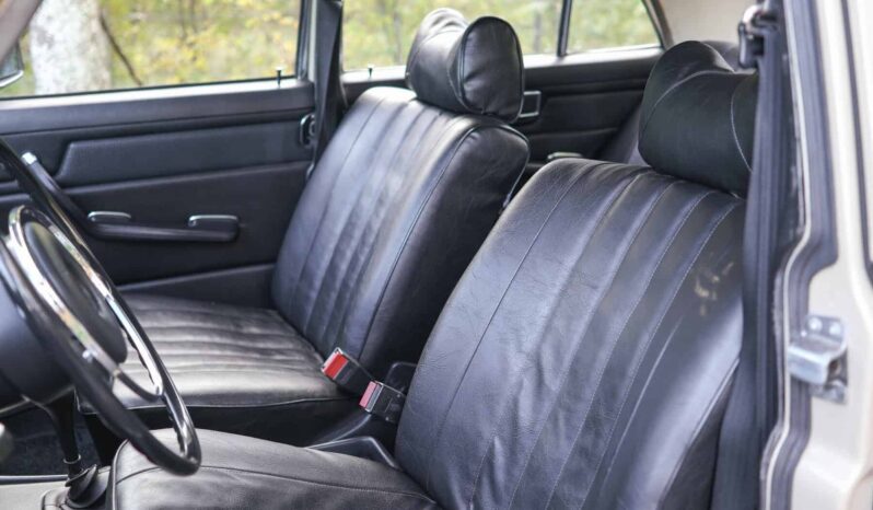 Mercedes-Benz 200-230 (W115) 200 /8 full