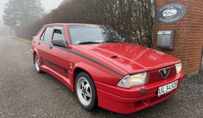 Alfa Romeo 75 Turbo Evoluzione full