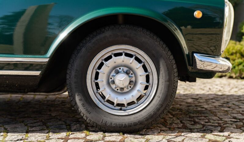 Mercedes-Benz 220-280 (W111) SL 280 full