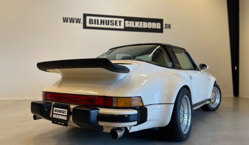 Porsche 911 2,4 Targa 2d full