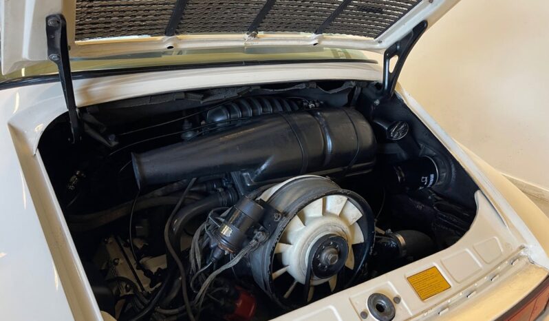 Porsche 911 2,4 Targa 2d full