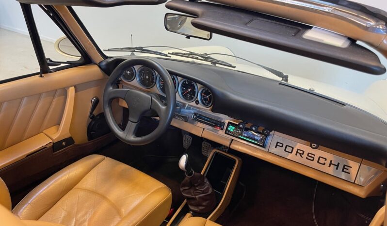 Porsche 911 2,4 Targa 2d full