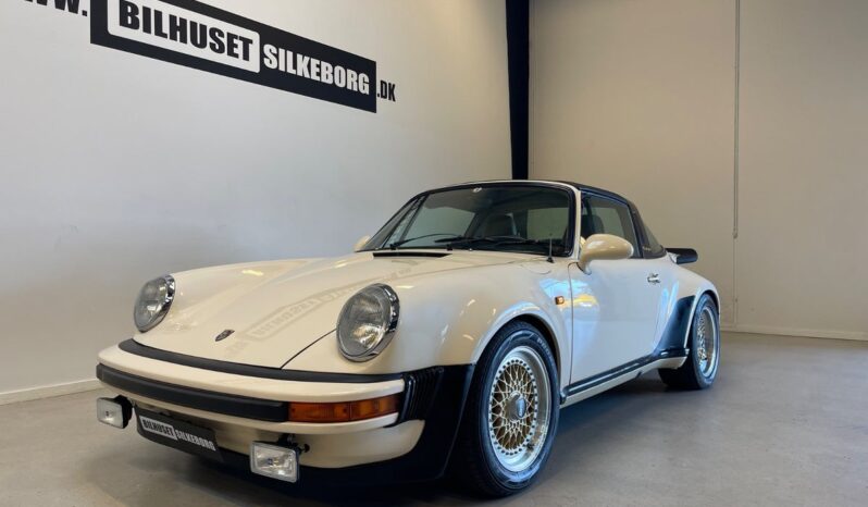 Porsche 911 2,4 Targa 2d full