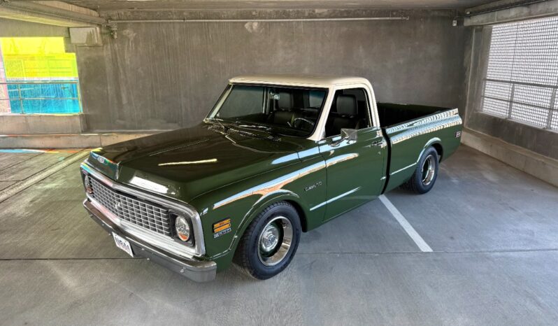Chevrolet C10 Shortbed Fleetside V8 full