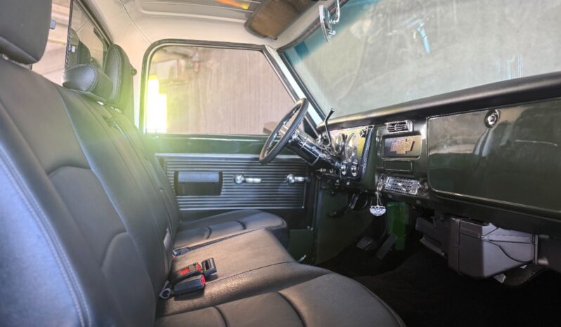 Chevrolet C10 Shortbed Fleetside V8 full