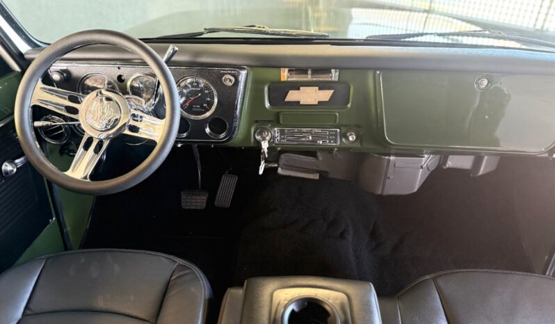 Chevrolet C10 Shortbed Fleetside V8 full