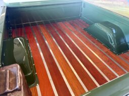 Chevrolet C10 Shortbed Fleetside V8 full