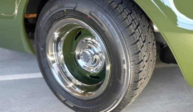 Chevrolet C10 Shortbed Fleetside V8 full