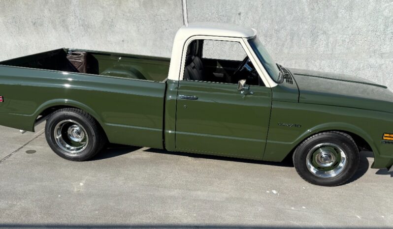 Chevrolet C10 Shortbed Fleetside V8 full