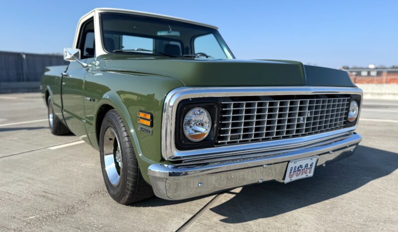 Chevrolet C10 Shortbed Fleetside V8 full