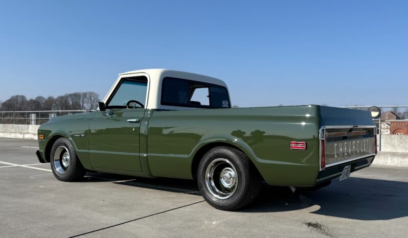 Chevrolet C10 Shortbed Fleetside V8 full