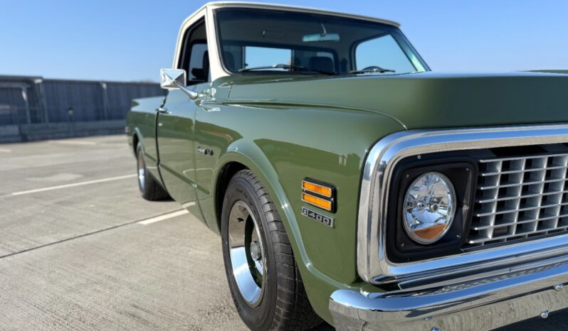 Chevrolet C10 Shortbed Fleetside V8 full