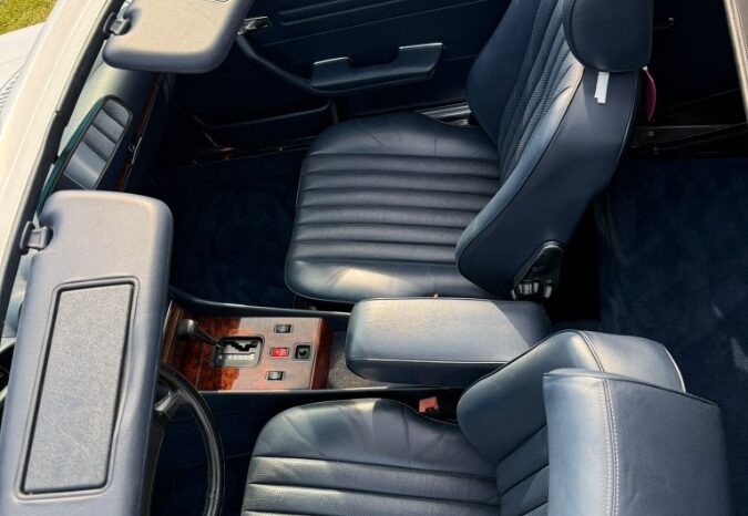 Mercedes-Benz SL-Klasse (R107) 560 V8 full