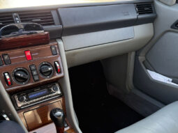 Mercedes-Benz E-Klasse (W124) 300 CE full