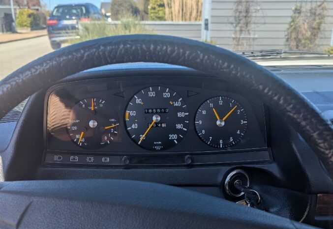 Mercedes-Benz 200-300 (W123) 123 ,230C full