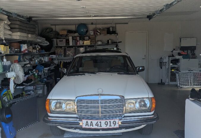 Mercedes-Benz 200-300 (W123) 123 ,230C full