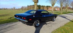 Dodge Challenger coupe full