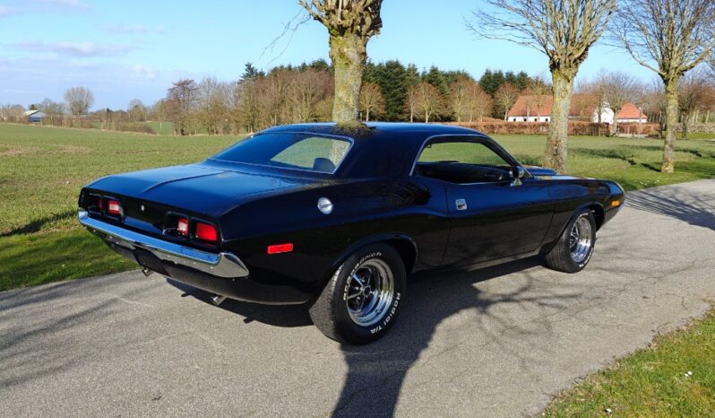 Dodge Challenger coupe full