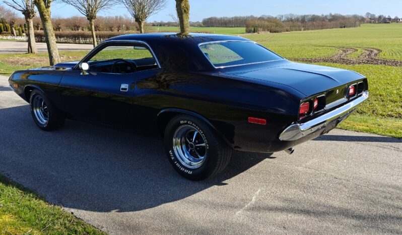 Dodge Challenger coupe full