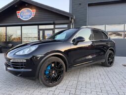 Porsche Cayenne SUV full