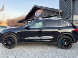 Porsche Cayenne SUV full
