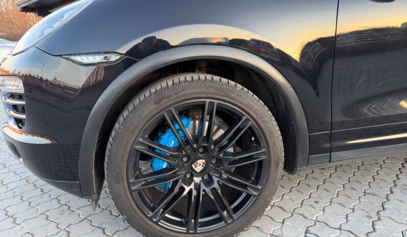 Porsche Cayenne SUV full