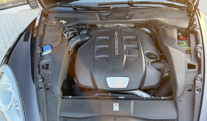 Porsche Cayenne SUV full