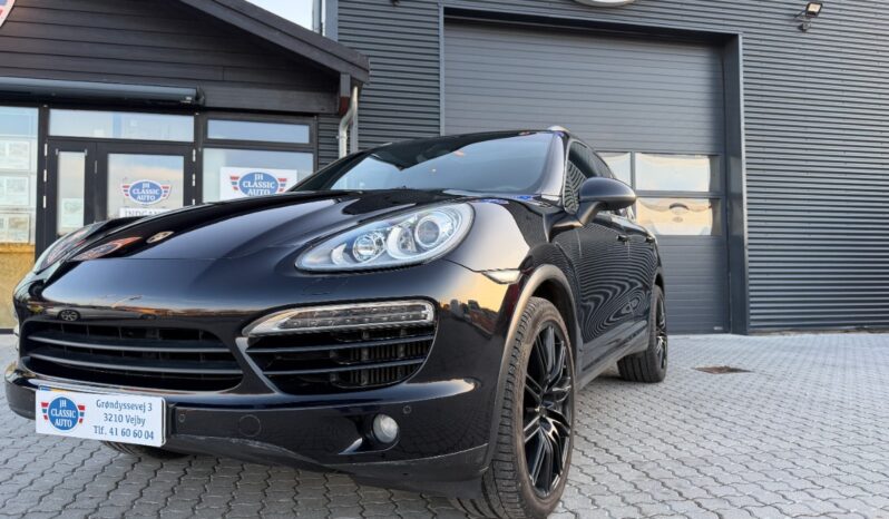 Porsche Cayenne SUV full