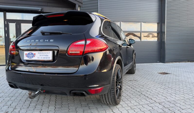 Porsche Cayenne SUV full
