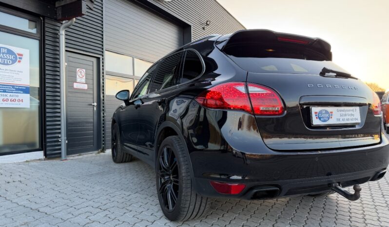 Porsche Cayenne SUV full