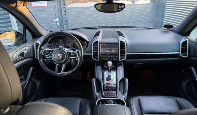 Porsche Cayenne SUV full