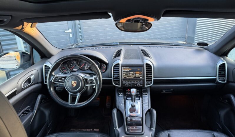 Porsche Cayenne SUV full