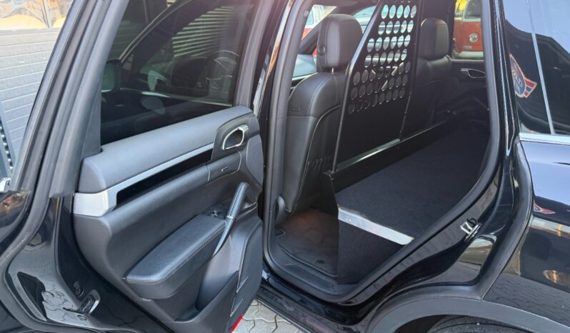 Porsche Cayenne SUV full
