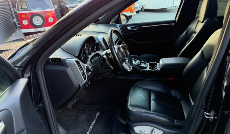 Porsche Cayenne SUV full