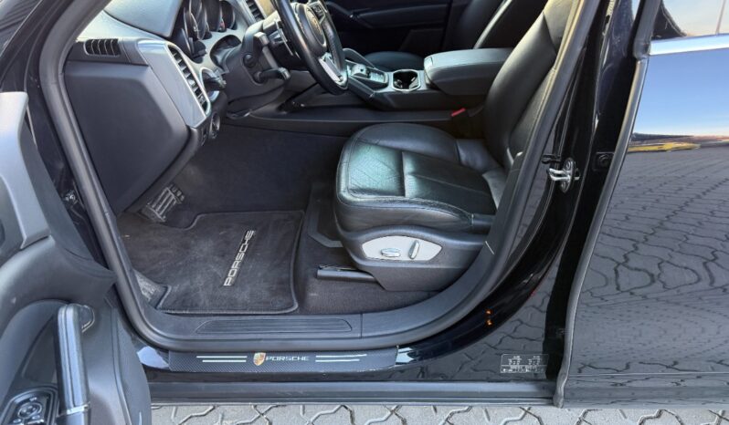Porsche Cayenne SUV full