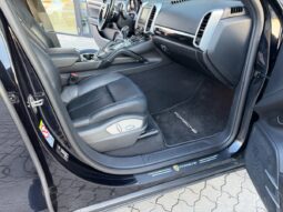 Porsche Cayenne SUV full