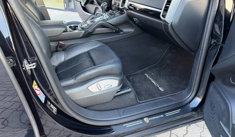 Porsche Cayenne SUV full